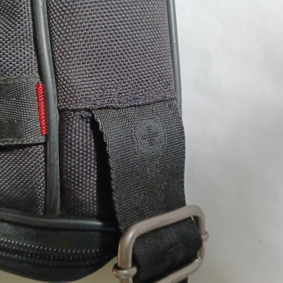 SwissGear black Laptop Case adjustable strap and luggage strap 17"x12.5"x3" - Picture 4 of 17